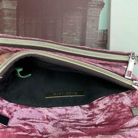 Street Level velvet crossbody bag - Picture 8 of 15